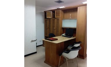 oficina para remodelar en el mejor punto de medellin