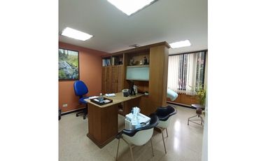oficina para remodelar en el mejor punto de medellin