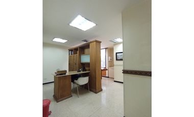 oficina para remodelar en el mejor punto de medellin