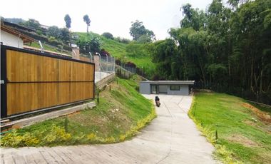 Arriendo Hermoso Apartaestudio tipo casa Envigado