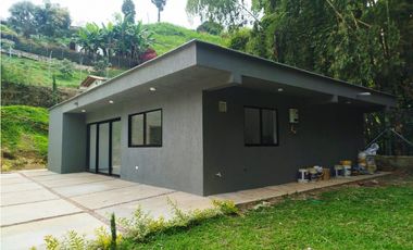 Arriendo Hermoso Apartaestudio tipo casa Envigado