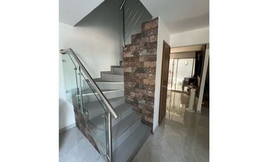 SE VENDE CASA REMODELADA EN VILLA CAMPESTRE