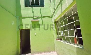 !Hermosa Casa de 3 Pisos en el Rímac! Ubicación Privilegiada Frente a Parque