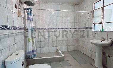 !Hermosa Casa de 3 Pisos en el Rímac! Ubicación Privilegiada Frente a Parque