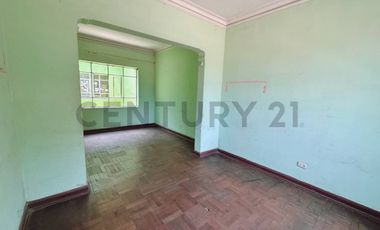 !Hermosa Casa de 3 Pisos en el Rímac! Ubicación Privilegiada Frente a Parque
