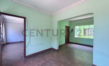 !Hermosa Casa de 3 Pisos en el Rímac! Ubicación Privilegiada Frente a Parque