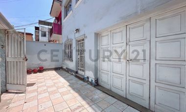 !Hermosa Casa de 3 Pisos en el Rímac! Ubicación Privilegiada Frente a Parque