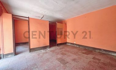 !Hermosa Casa de 3 Pisos en el Rímac! Ubicación Privilegiada Frente a Parque
