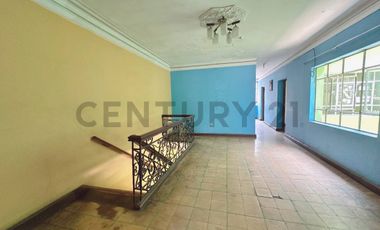 !Hermosa Casa de 3 Pisos en el Rímac! Ubicación Privilegiada Frente a Parque