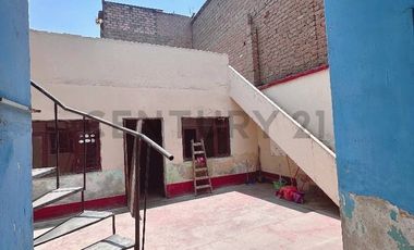 !Hermosa Casa de 3 Pisos en el Rímac! Ubicación Privilegiada Frente a Parque