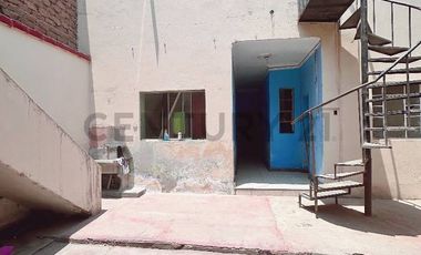 !Hermosa Casa de 3 Pisos en el Rímac! Ubicación Privilegiada Frente a Parque