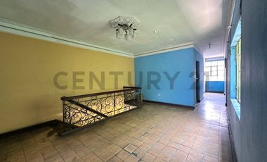 !Hermosa Casa de 3 Pisos en el Rímac! Ubicación Privilegiada Frente a Parque