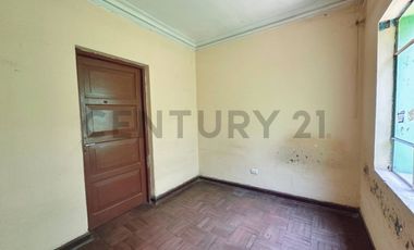 !Hermosa Casa de 3 Pisos en el Rímac! Ubicación Privilegiada Frente a Parque