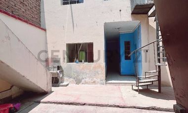 !Hermosa Casa de 3 Pisos en el Rímac! Ubicación Privilegiada Frente a Parque