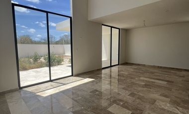CASA EN VENTA EN PRIVADA