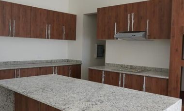 CASA EN VENTA EN PRIVADA
