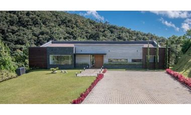 Moderna casa de 1 solo piso en El Retiro, sector Fizebad