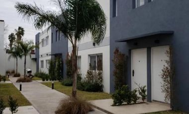 Dúplex en venta - 2 Dormitorios 2 Baños - Cochera - 70Mts2 - Ituzaingó Norte