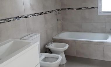 Dúplex en venta - 2 Dormitorios 2 Baños - Cochera - 70Mts2 - Ituzaingó Norte