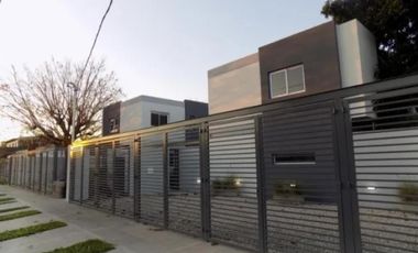 Dúplex en venta - 2 Dormitorios 2 Baños - Cochera - 70Mts2 - Ituzaingó Norte