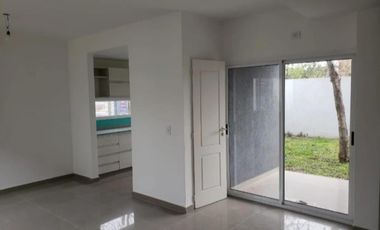 Dúplex en venta - 2 Dormitorios 2 Baños - Cochera - 70Mts2 - Ituzaingó Norte