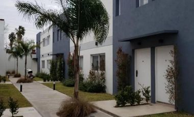 Dúplex en venta - 2 Dormitorios 2 Baños - Cochera - 70Mts2 - Ituzaingó Norte