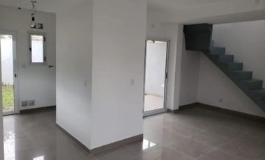 Dúplex en venta - 2 Dormitorios 2 Baños - Cochera - 70Mts2 - Ituzaingó Norte