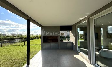 Casa a la laguna en Costas de Puertos Escobar