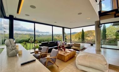 Casa en El Alto de Palmas Medellin en Arriendo sector la Esperanza