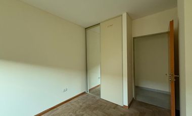 Departamento de tres ambientes con pileta a la venta en Avellaneda