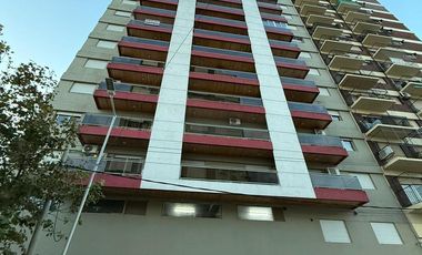 Departamento de tres ambientes con pileta a la venta en Avellaneda