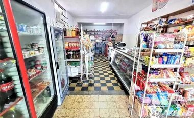 ¡Casa de cuatro ambientes en Planta alta + Local comercial y vivienda c/ Garage en Venta!