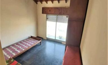 ¡Casa de cuatro ambientes en Planta alta + Local comercial y vivienda c/ Garage en Venta!