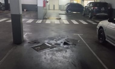 Departamento de tres ambientes con cochera a la venta en Torres Pueyrredon