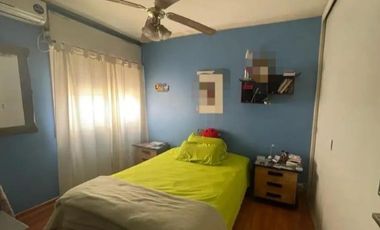 Departamento de tres ambientes con cochera a la venta en Torres Pueyrredon