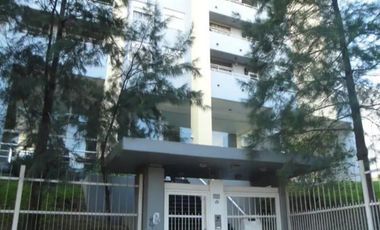 Departamento de tres ambientes con cochera a la venta en Torres Pueyrredon
