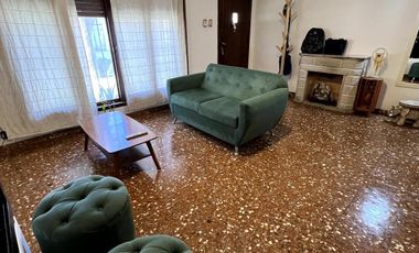 Venta casa 4 ambientes con patio en Wilde