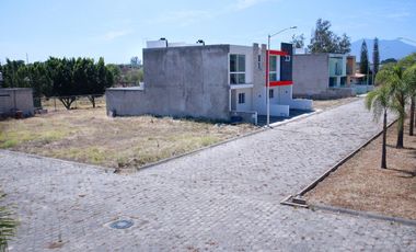 TERRENO EN ESQUINA EN FRACCIONAMIENTO NUEVO EN SANTA CRUZ DEL ASTILLERO