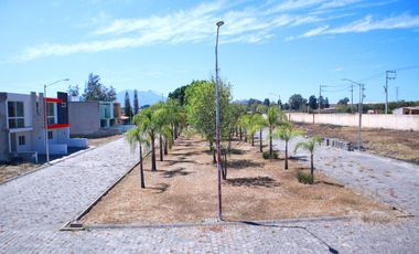 TERRENO EN ESQUINA EN FRACCIONAMIENTO NUEVO EN SANTA CRUZ DEL ASTILLERO
