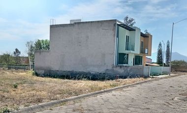 TERRENO EN ESQUINA EN FRACCIONAMIENTO NUEVO EN SANTA CRUZ DEL ASTILLERO