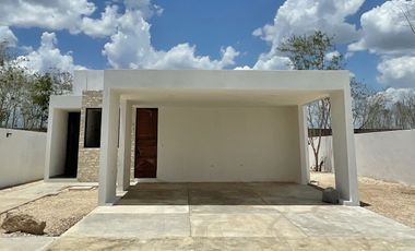 Venta de casa de una planta en Conkal dentro de privada