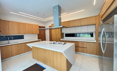 A media cuadra de Rio Mayo zona de agencias