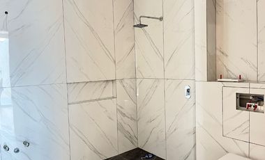 A media cuadra de Rio Mayo zona de agencias