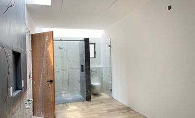 A media cuadra de Rio Mayo zona de agencias