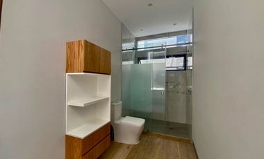 A media cuadra de Rio Mayo zona de agencias