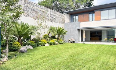 A media cuadra de Rio Mayo zona de agencias