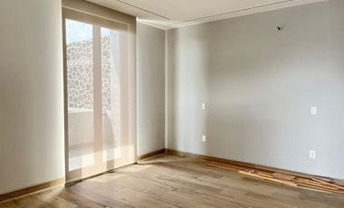 A media cuadra de Rio Mayo zona de agencias