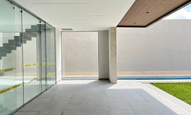 A media cuadra de Rio Mayo zona de agencias