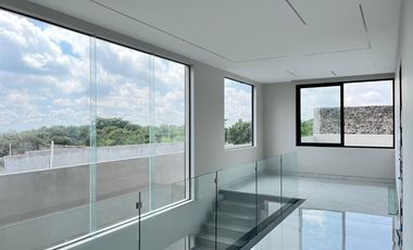 A media cuadra de Rio Mayo zona de agencias