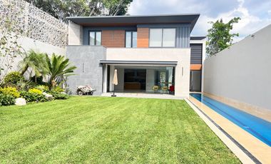 A media cuadra de Rio Mayo zona de agencias